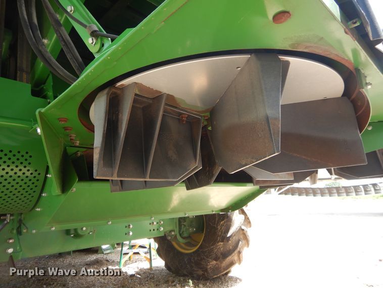 image for item DC0236 2015 John Deere S670 STS RWA combine