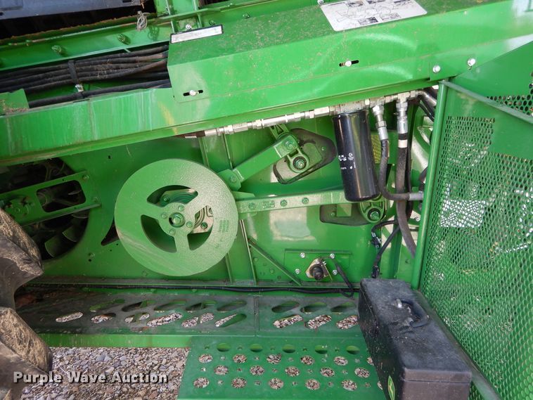 image for item DC0236 2015 John Deere S670 STS RWA combine