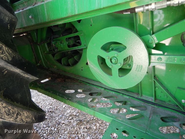 image for item DC0236 2015 John Deere S670 STS RWA combine