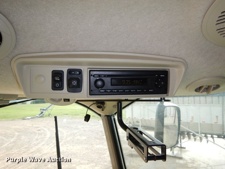 image for item DC0236 2015 John Deere S670 STS RWA combine