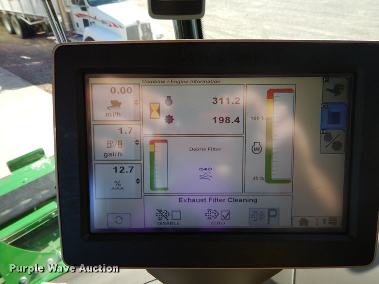 image for item DC0236 2015 John Deere S670 STS RWA combine