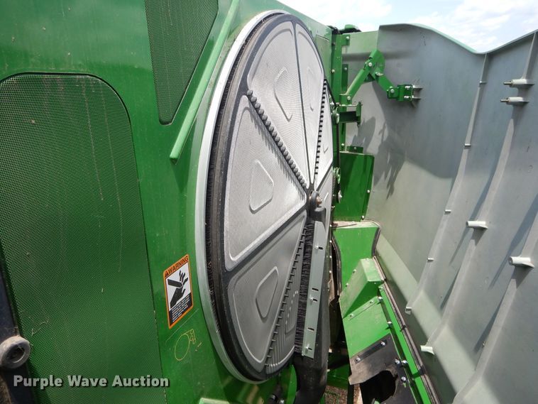 image for item DC0236 2015 John Deere S670 STS RWA combine
