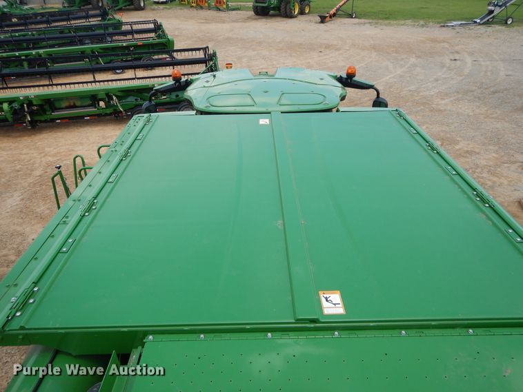 image for item DC0236 2015 John Deere S670 STS RWA combine