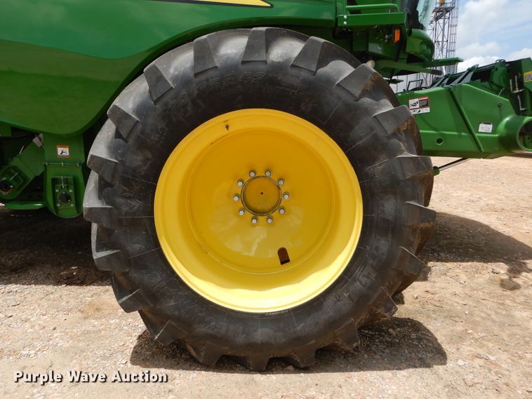 image for item DC0236 2015 John Deere S670 STS RWA combine