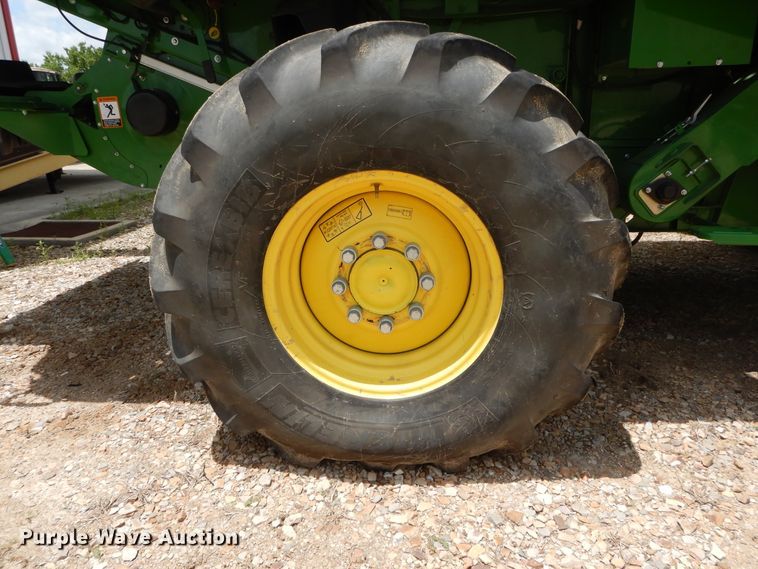 image for item DC0236 2015 John Deere S670 STS RWA combine