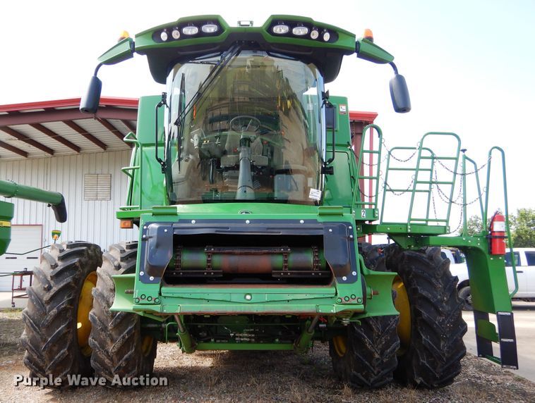 image for item DC0237 2015 John Deere S670 STS RWA combine