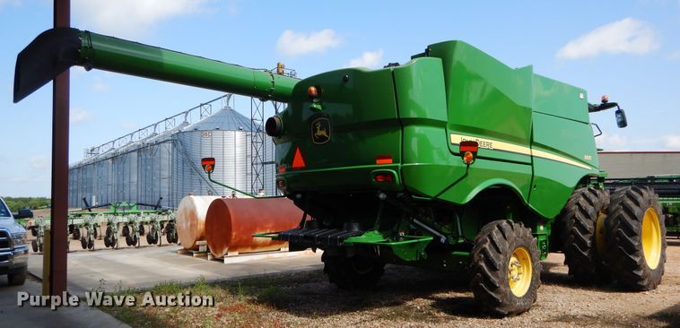 image for item DC0237 2015 John Deere S670 STS RWA combine