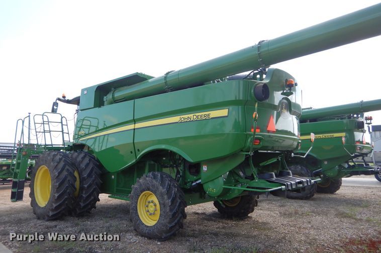 image for item DC0237 2015 John Deere S670 STS RWA combine