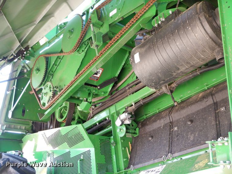 image for item DC0237 2015 John Deere S670 STS RWA combine