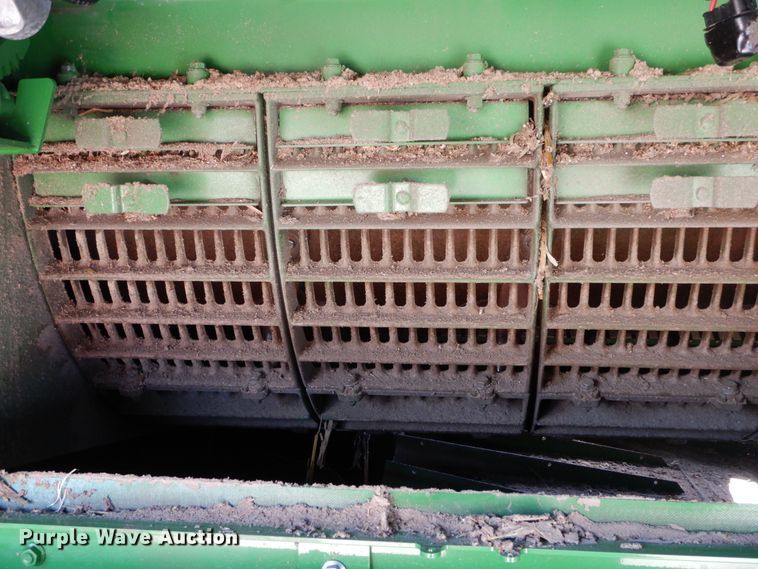 image for item DC0237 2015 John Deere S670 STS RWA combine