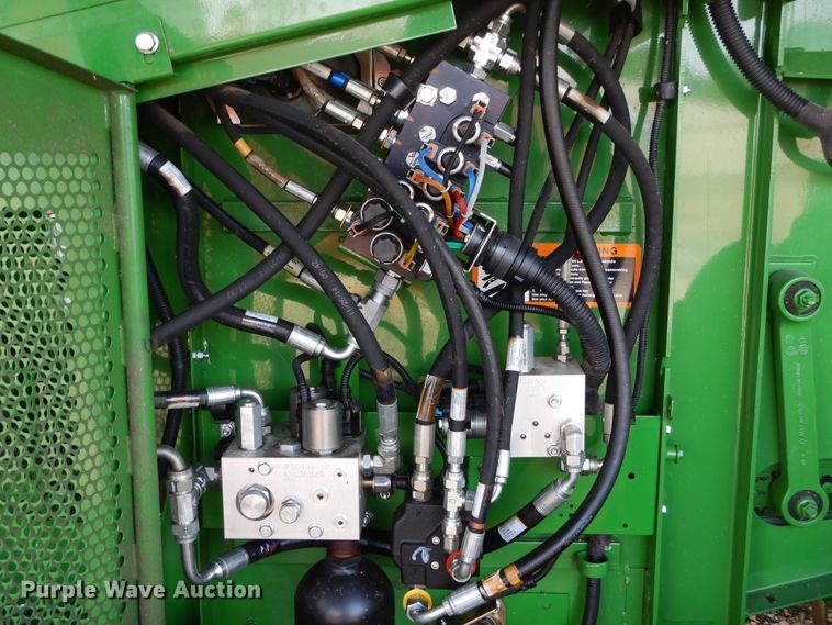 image for item DC0237 2015 John Deere S670 STS RWA combine