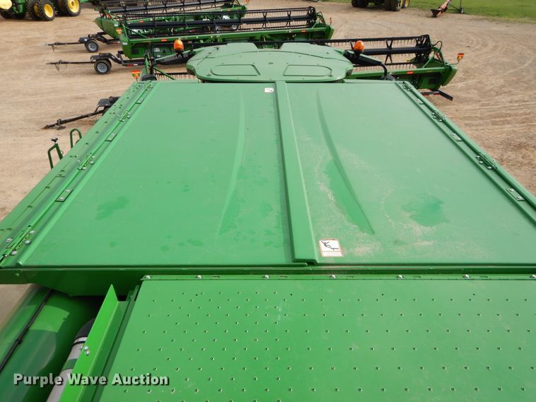 image for item DC0237 2015 John Deere S670 STS RWA combine