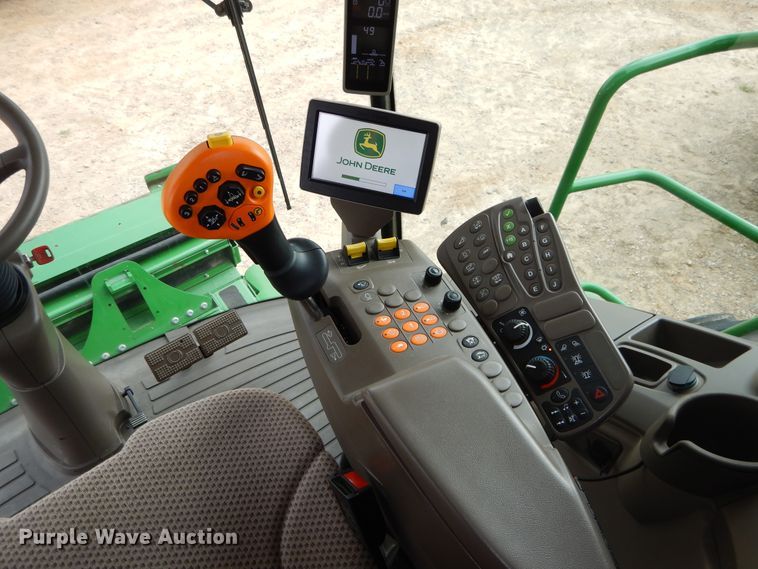 image for item DC0237 2015 John Deere S670 STS RWA combine