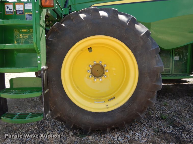 image for item DC0237 2015 John Deere S670 STS RWA combine