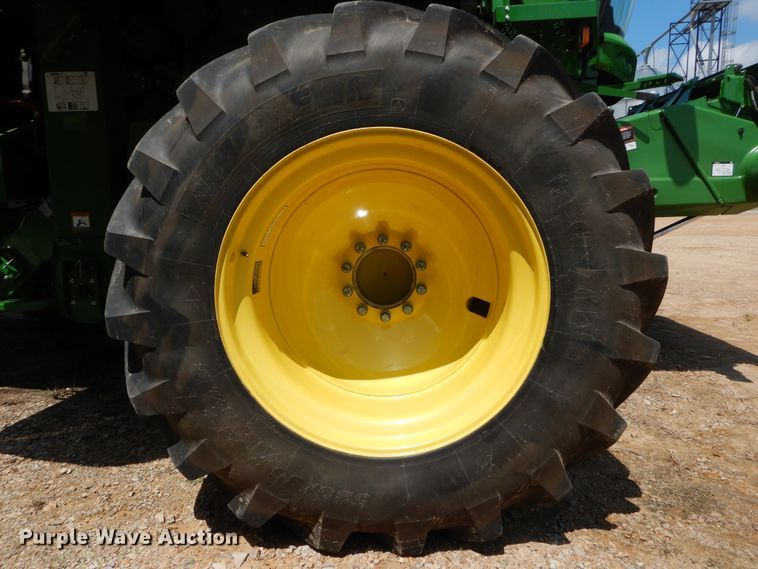 image for item DC0237 2015 John Deere S670 STS RWA combine