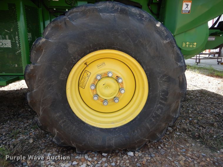 image for item DC0237 2015 John Deere S670 STS RWA combine