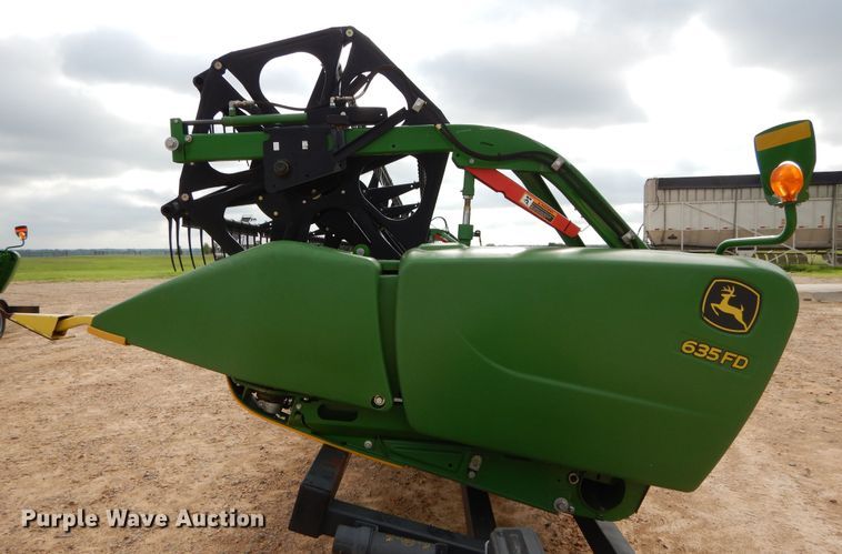 image for item DC0238 2015 John Deere 635FD flex draper head