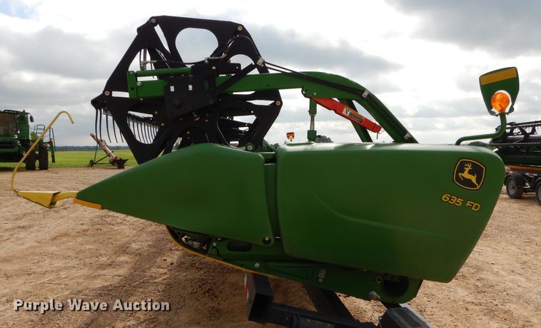 image for item DC0239 2015 John Deere 635FD flex draper head