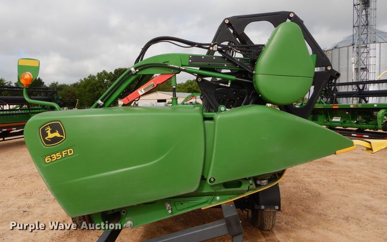 image for item DC0239 2015 John Deere 635FD flex draper head