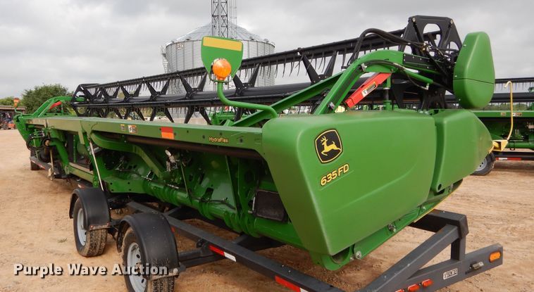 image for item DC0239 2015 John Deere 635FD flex draper head