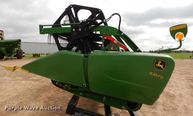 image for item DC0240 2015 John Deere 635FD flex draper head