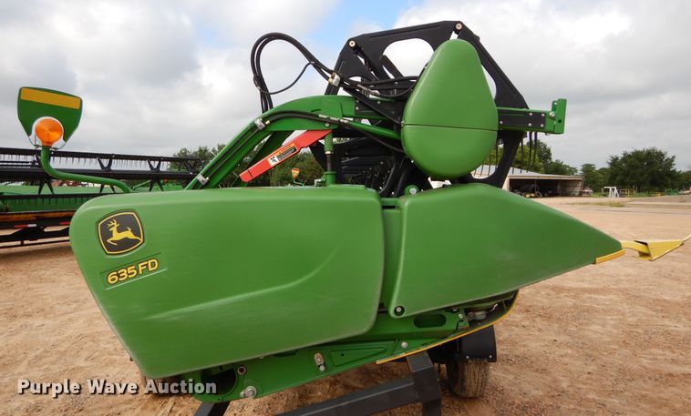 image for item DC0240 2015 John Deere 635FD flex draper head