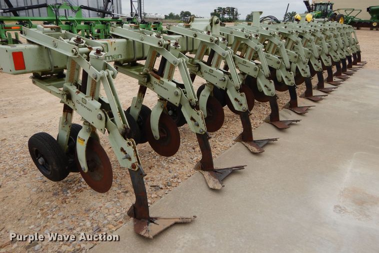 image for item DC0244 Orthman 9300 row crop cultivator