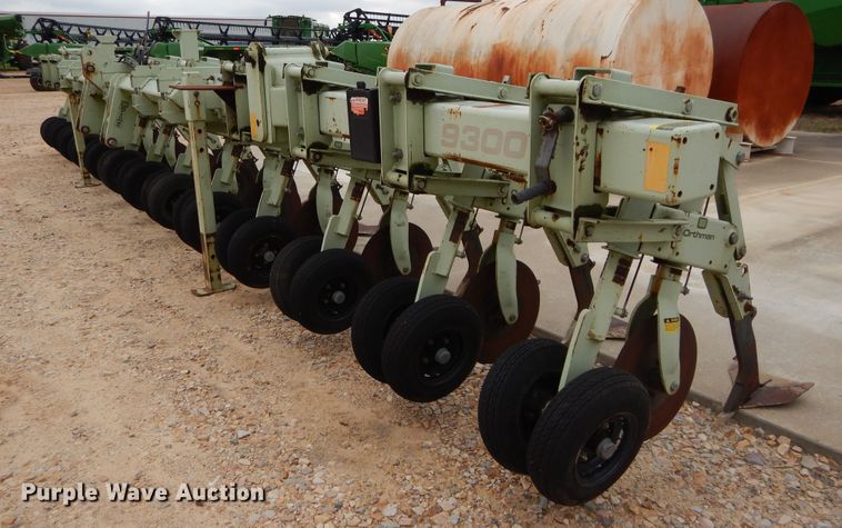 image for item DC0244 Orthman 9300 row crop cultivator
