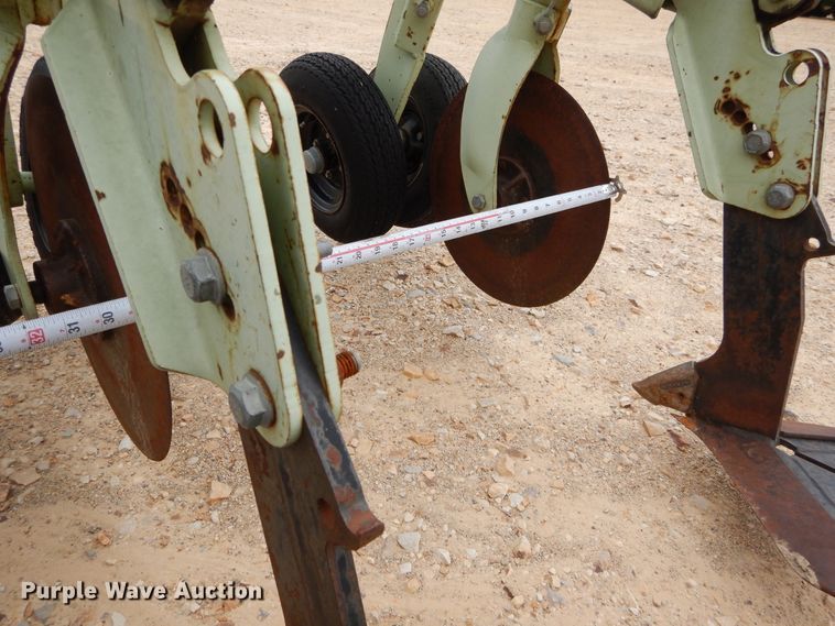 image for item DC0244 Orthman 9300 row crop cultivator