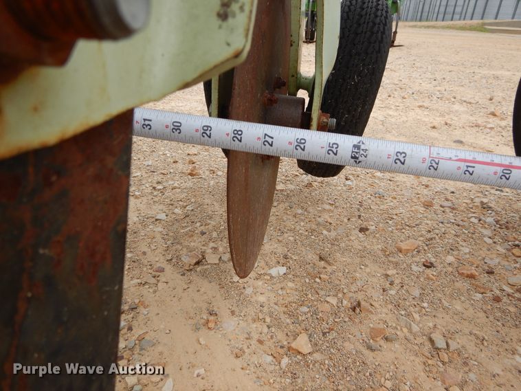 image for item DC0244 Orthman 9300 row crop cultivator