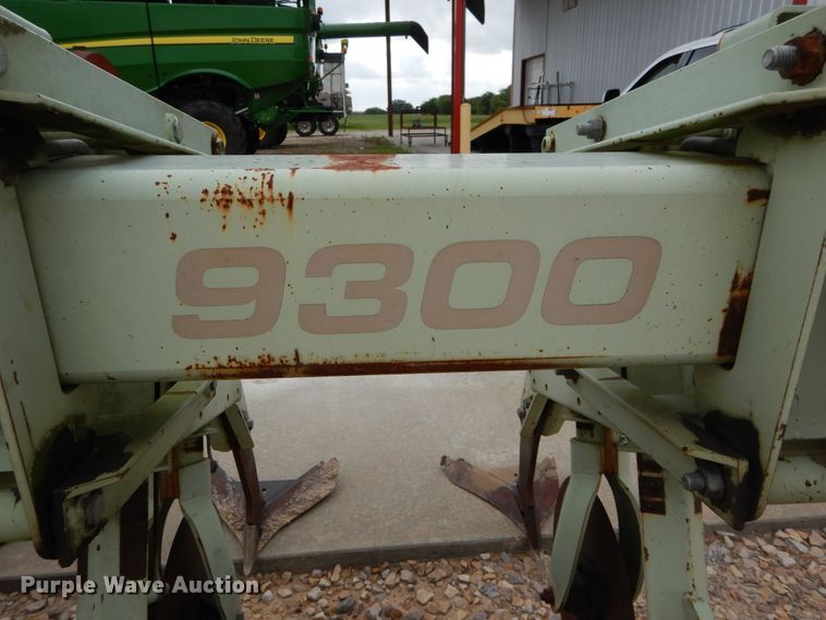 image for item DC0244 Orthman 9300 row crop cultivator