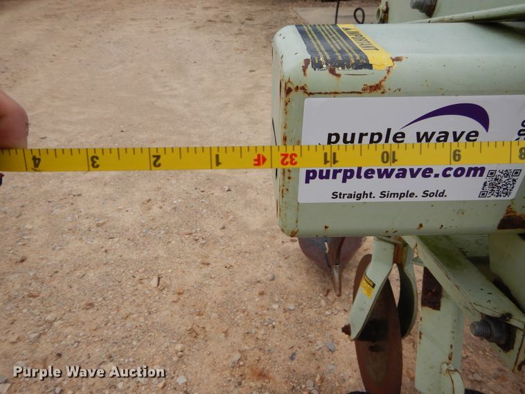 image for item DC0244 Orthman 9300 row crop cultivator