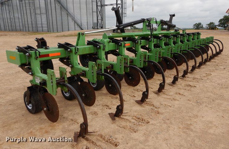 image for item DC0245 2014 Bigham Brothers S-9941-888 row crop cultivator