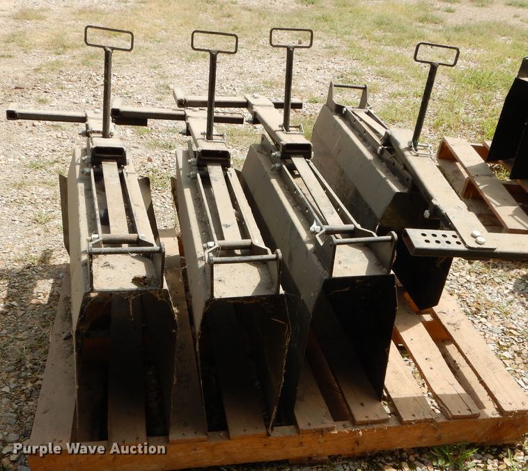 image for item DC0245 2014 Bigham Brothers S-9941-888 row crop cultivator