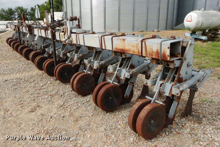 image for item DC0246 Hiniker 5000 row crop cultivator