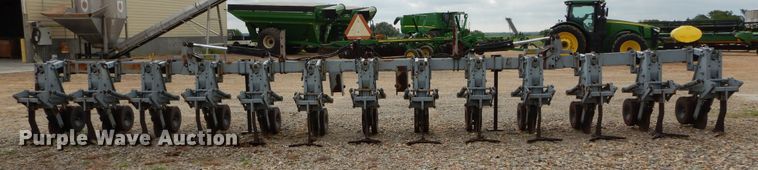 image for item DC0246 Hiniker 5000 row crop cultivator