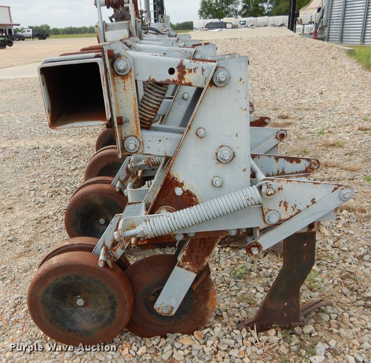 image for item DC0246 Hiniker 5000 row crop cultivator