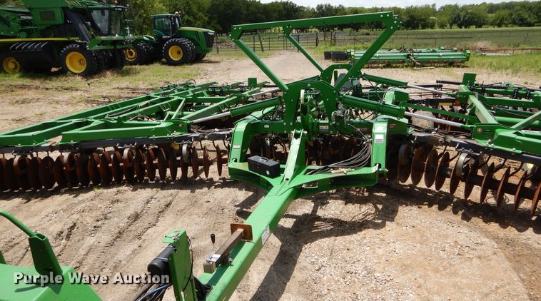 image for item DC0247 2013 John Deere 2623VT vertical tillage