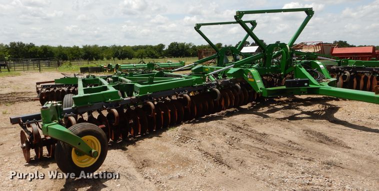 image for item DC0247 2013 John Deere 2623VT vertical tillage