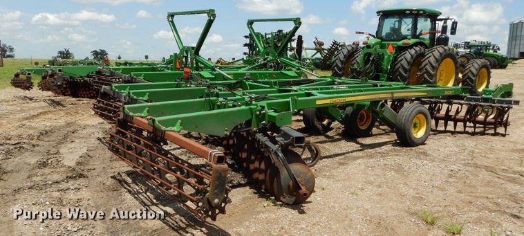 image for item DC0247 2013 John Deere 2623VT vertical tillage