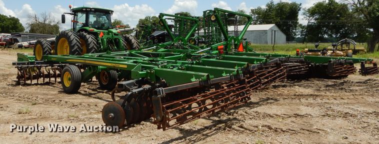 image for item DC0247 2013 John Deere 2623VT vertical tillage