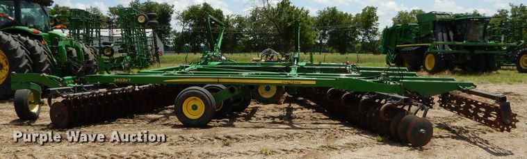 image for item DC0247 2013 John Deere 2623VT vertical tillage