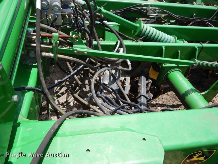 image for item DC0247 2013 John Deere 2623VT vertical tillage