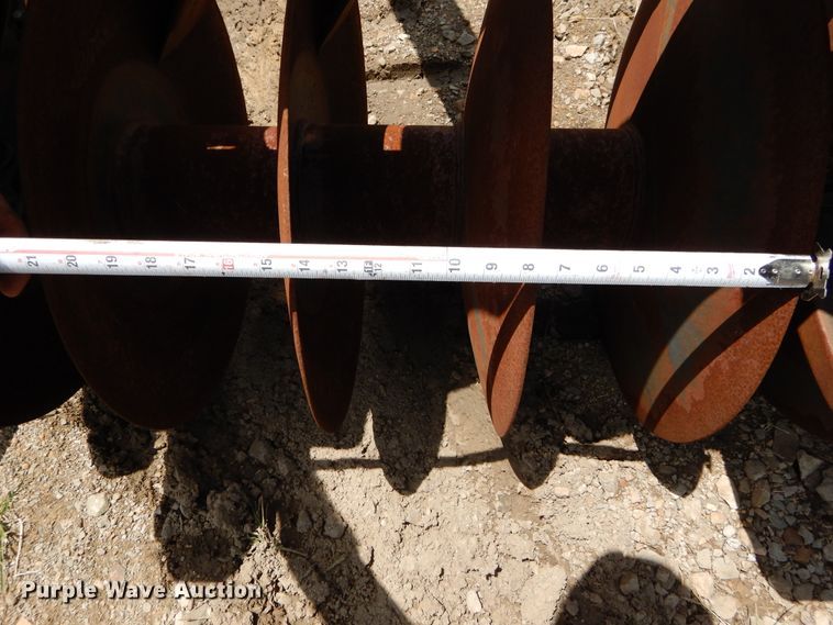 image for item DC0247 2013 John Deere 2623VT vertical tillage