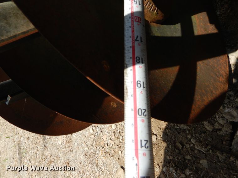 image for item DC0247 2013 John Deere 2623VT vertical tillage