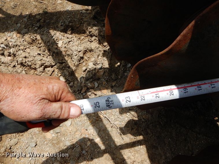 image for item DC0247 2013 John Deere 2623VT vertical tillage