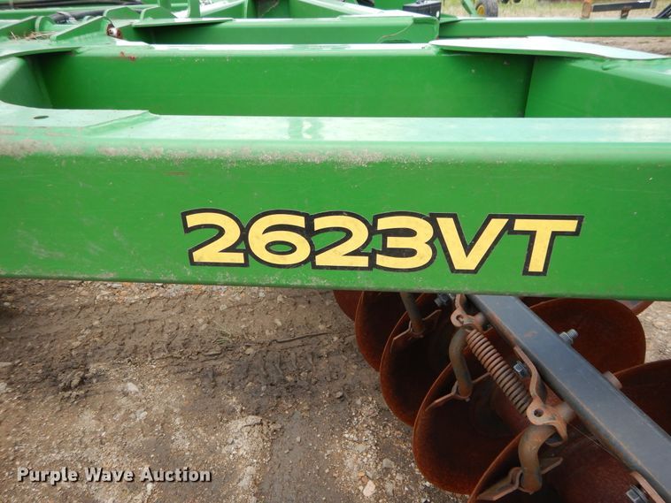 image for item DC0247 2013 John Deere 2623VT vertical tillage