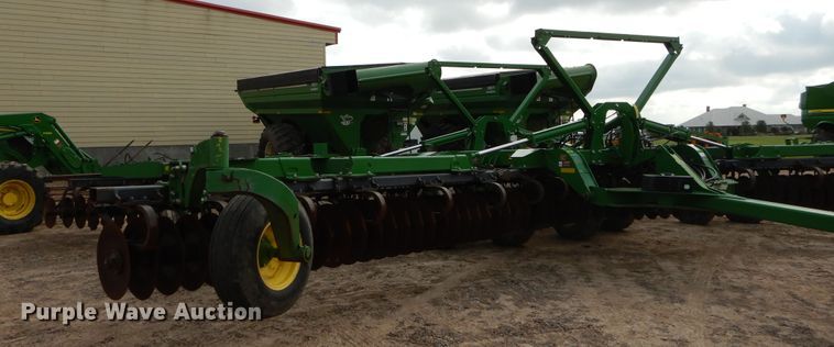 image for item DC0248 2013 John Deere 2623VT vertical tillage