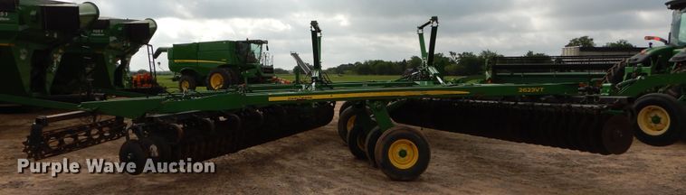 image for item DC0248 2013 John Deere 2623VT vertical tillage