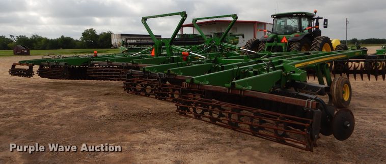 image for item DC0248 2013 John Deere 2623VT vertical tillage